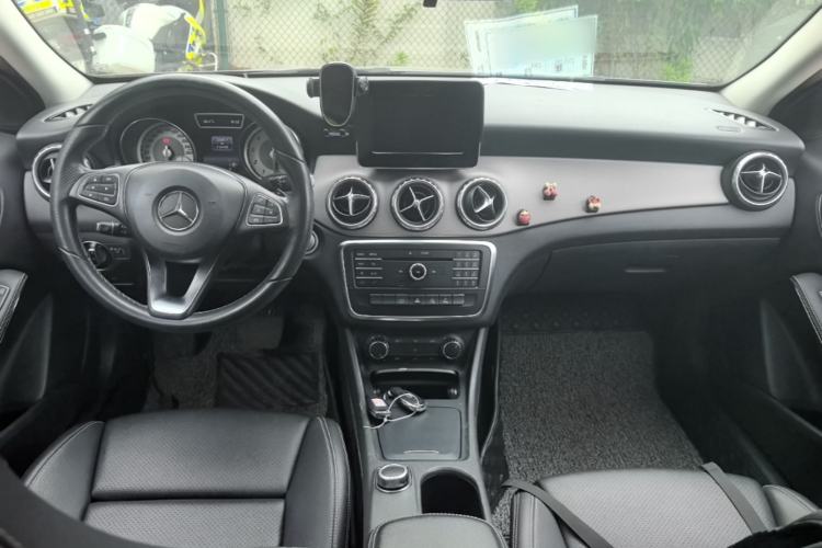 Used Mercedes-Benz GLA 2016 GLA 200 Sport Edition Center Console