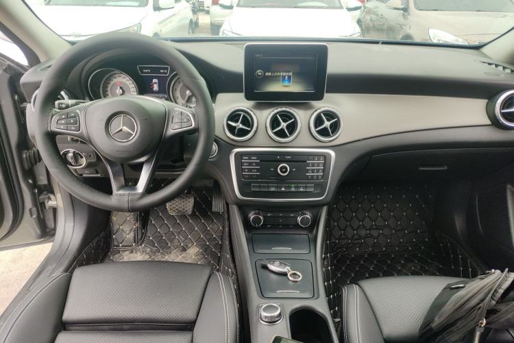 Used Mercedes-Benz GLA 2016 GLA 200 Sport Edition Center Console