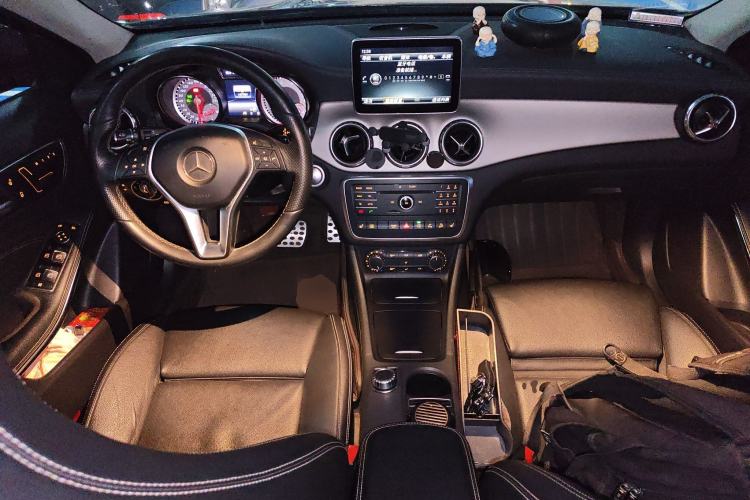 Used Mercedes-Benz GLA 2016 GLA 220 4MATIC Fashion Edition Center Console