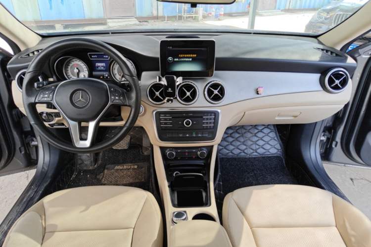 Used Mercedes-Benz GLA 2016 GLA 200 Sport Edition Center Console
