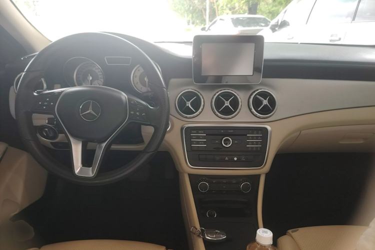 Used Mercedes-Benz GLA 2016 GLA 200 Sport Edition Center Console