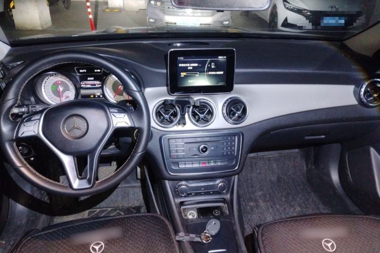 Used Mercedes-Benz GLA 2016 GLA 200 Sport Edition Center Console