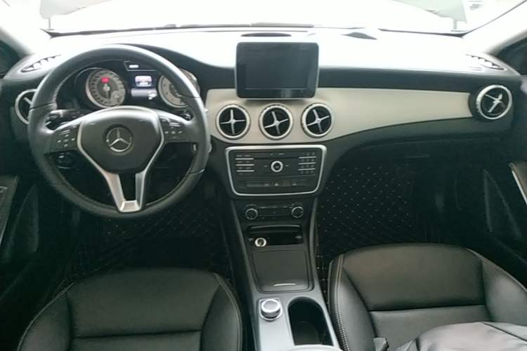 Used Mercedes-Benz GLA 2016 GLA 200 Fashion Model Center Console