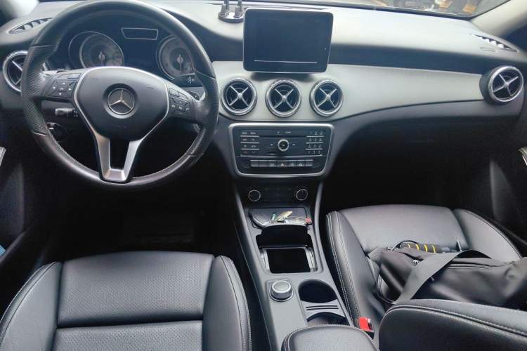 Used Mercedes-Benz GLA 2016 GLA 200 Sport Edition Center Console