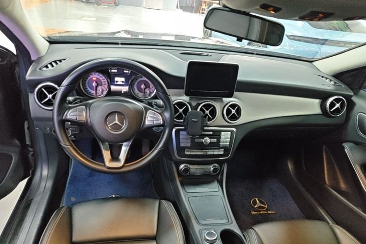 Used Mercedes-Benz GLA 2016 GLA 200 Sport Edition Center Console