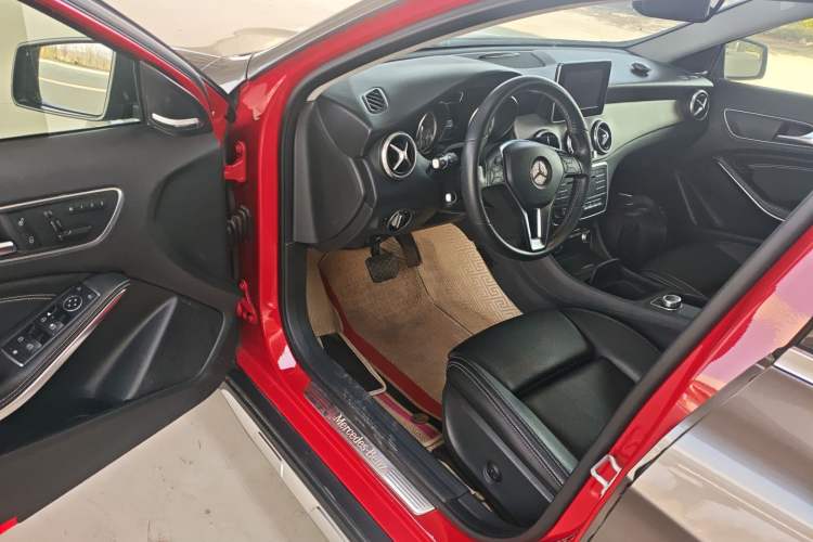 Used Mercedes-Benz GLA 2016 GLA 200 Sport Edition Driver Seat