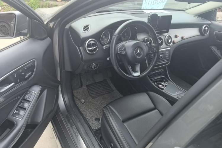 Used Mercedes-Benz GLA 2016 GLA 200 Sport Edition Driver Seat