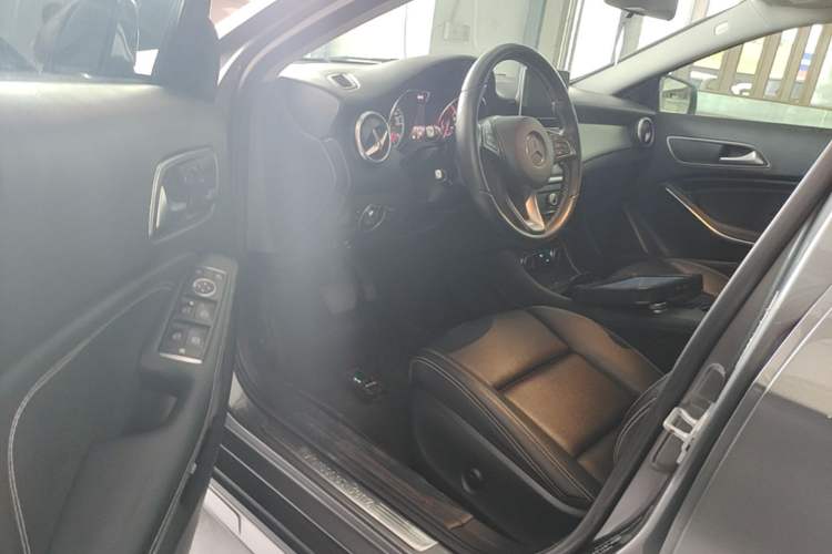 Used Mercedes-Benz GLA 2016 GLA 200 Sport Edition Driver Seat