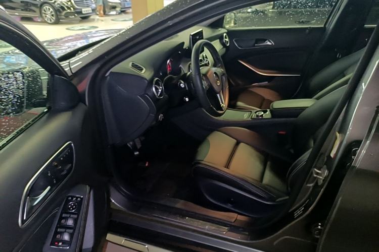 Used Mercedes-Benz GLA 2016 GLA 220 4MATIC Fashion Edition Driver Seat