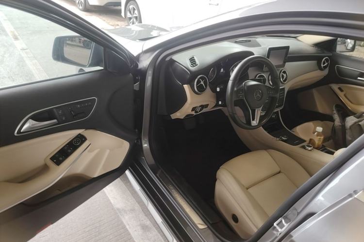 Used Mercedes-Benz GLA 2016 GLA 200 Sport Edition Driver Seat