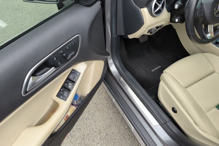Used Mercedes-Benz GLA 2016 GLA 200 Sport Edition Driver Seat