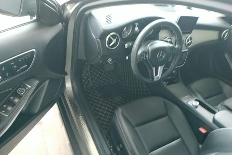 Used Mercedes-Benz GLA 2016 GLA 200 Fashion Model Driver Seat