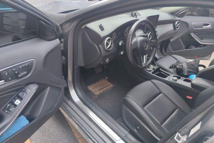 Used Mercedes-Benz GLA 2016 GLA 200 Sport Edition Driver Seat