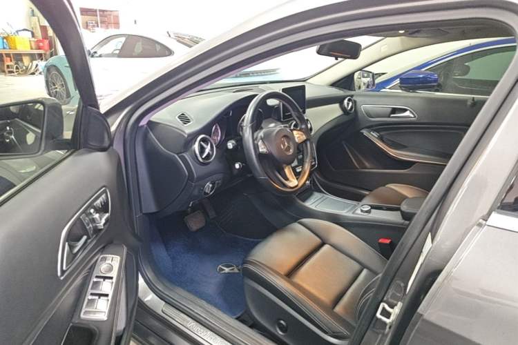 Used Mercedes-Benz GLA 2016 GLA 200 Sport Edition Driver Seat