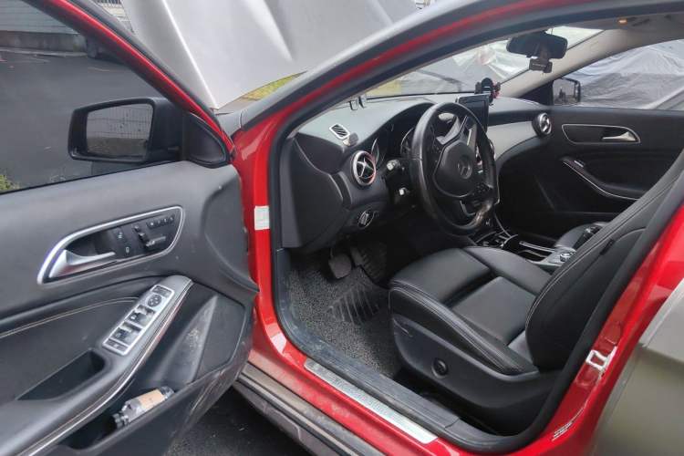 Used Mercedes-Benz GLA 2016 GLA 200 Sport Edition Driver Seat