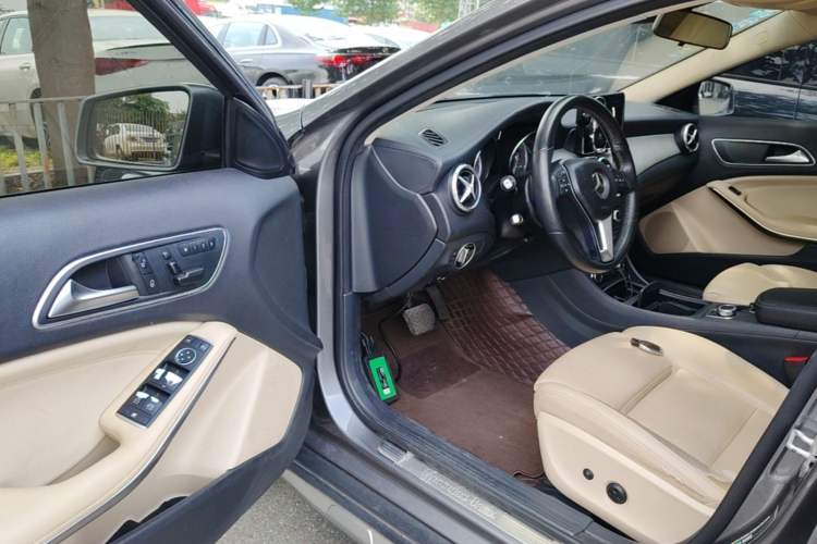 Used Mercedes-Benz GLA 2016 GLA 220 4MATIC Fashion Edition Driver Seat