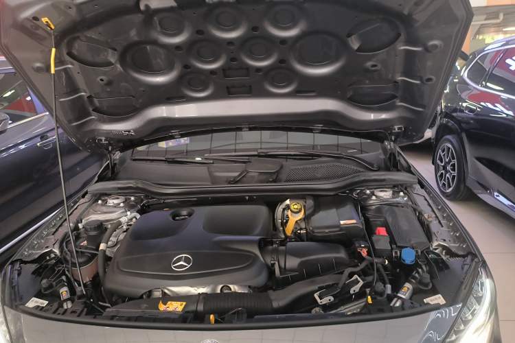 Used Mercedes-Benz GLA 2016 GLA 220 4MATIC Luxury Model Engine Bay