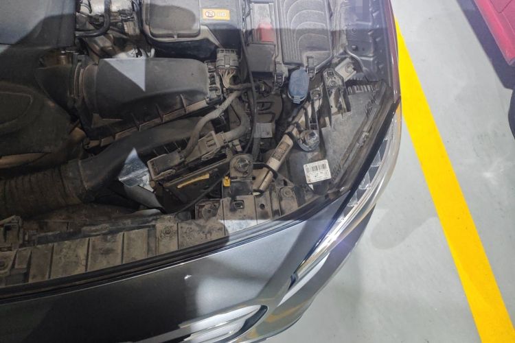 Used Mercedes-Benz GLA 2016 GLA 220 4MATIC Luxury Model Engine Bay Left