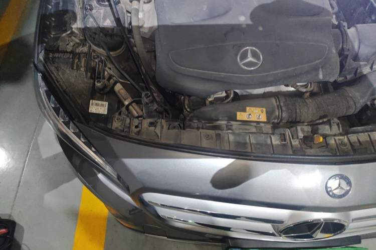Used Mercedes-Benz GLA 2016 GLA 220 4MATIC Luxury Model Engine Bay Right