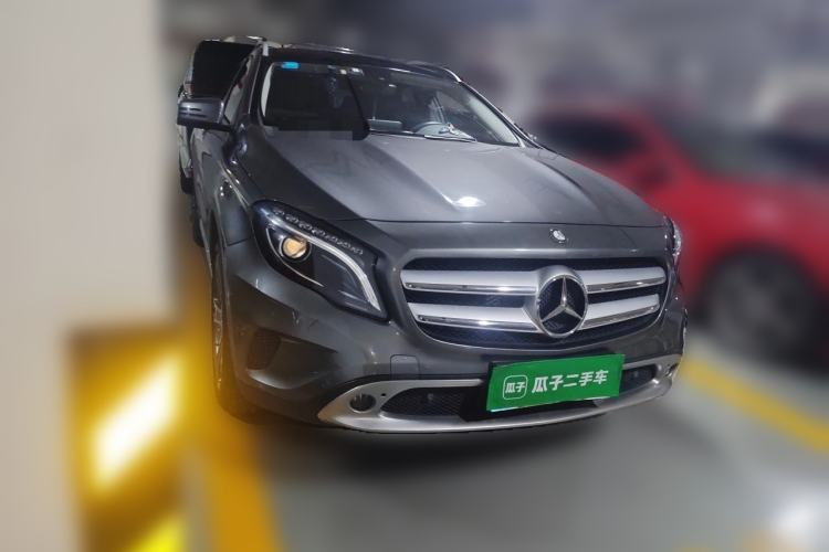 Used Mercedes-Benz GLA 2016 GLA 220 4MATIC Luxury Model Front Right 45 Deg