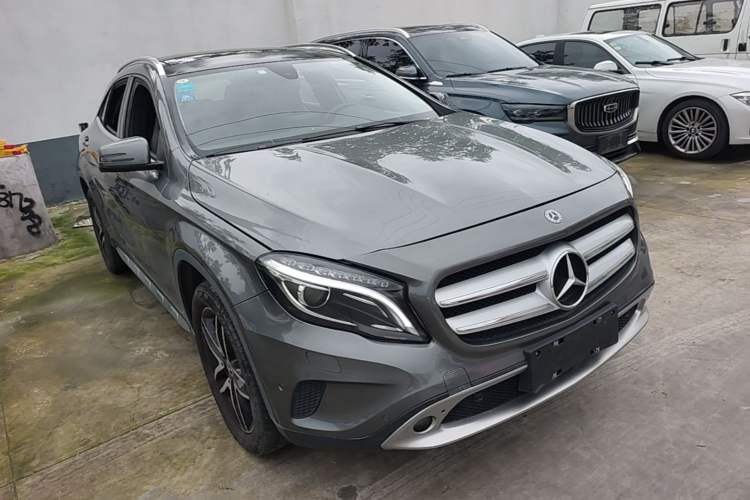 Used Mercedes-Benz GLA 2016 GLA 200 Fashion Model Front Right 45 Deg