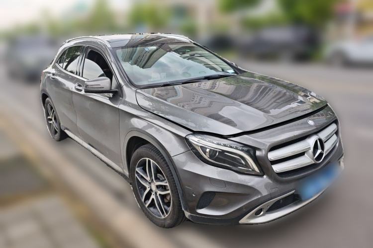 Used Mercedes-Benz GLA 2016 GLA 200 Fashion Model Front Right 45 Deg