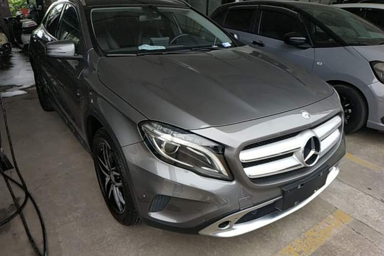 Used Mercedes-Benz GLA 2016 GLA 200 Fashion Model Front Right 45 Deg