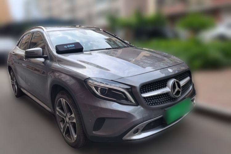 Used Mercedes-Benz GLA 2016 GLA 220 4MATIC Luxury Model Front Right 45 Deg