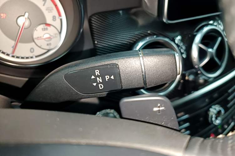 Used Mercedes-Benz GLA 2016 GLA 220 4MATIC Fashion Edition Gear Lever