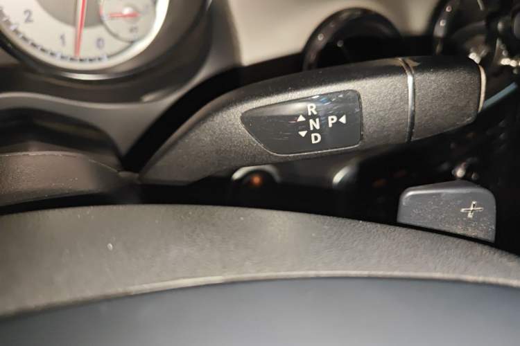 Used Mercedes-Benz GLA 2016 GLA 220 4MATIC Fashion Edition Gear Lever