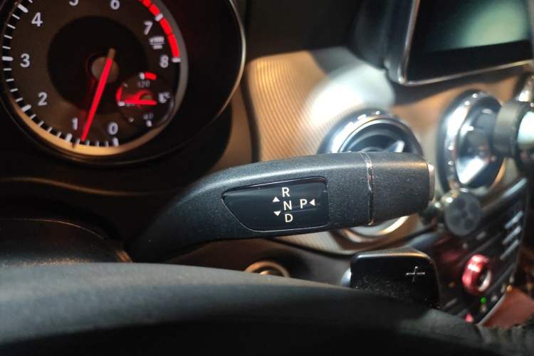 Used Mercedes-Benz GLA 2016 GLA 220 4MATIC Luxury Model Gear Lever