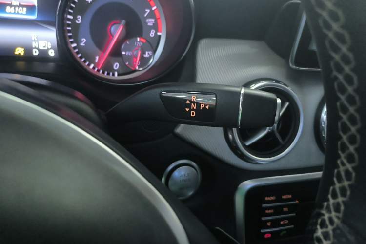 Used Mercedes-Benz GLA 2016 GLA 220 4MATIC Luxury Model Gear Lever