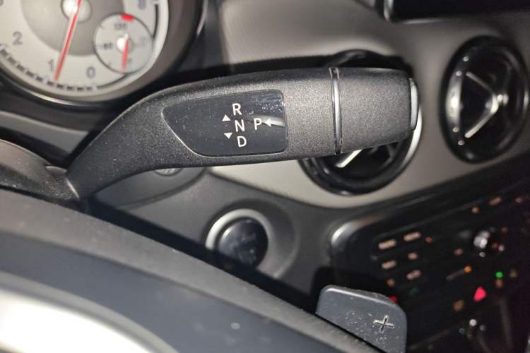 Used Mercedes-Benz GLA 2016 GLA 200 Fashion Model Gear Lever