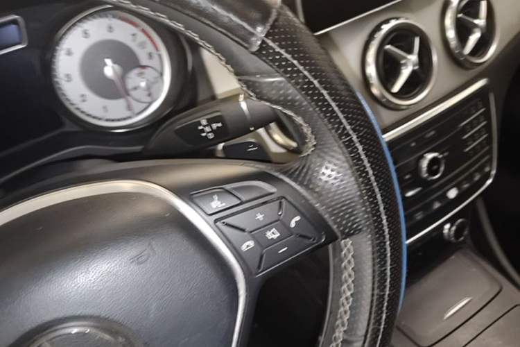 Used Mercedes-Benz GLA 2016 GLA 220 4MATIC Fashion Edition Gear Lever