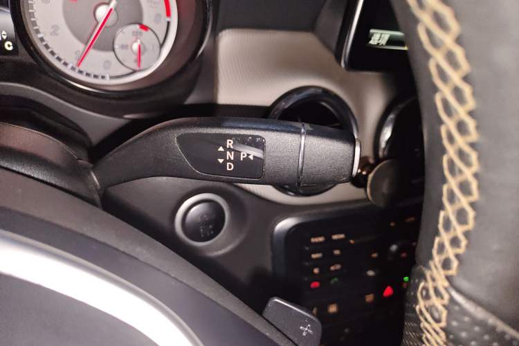 Used Mercedes-Benz GLA 2016 GLA 220 4MATIC Fashion Edition Gear Lever