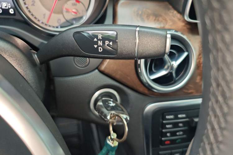 Used Mercedes-Benz GLA 2016 GLA 260 4MATIC Sport Edition Gear Lever