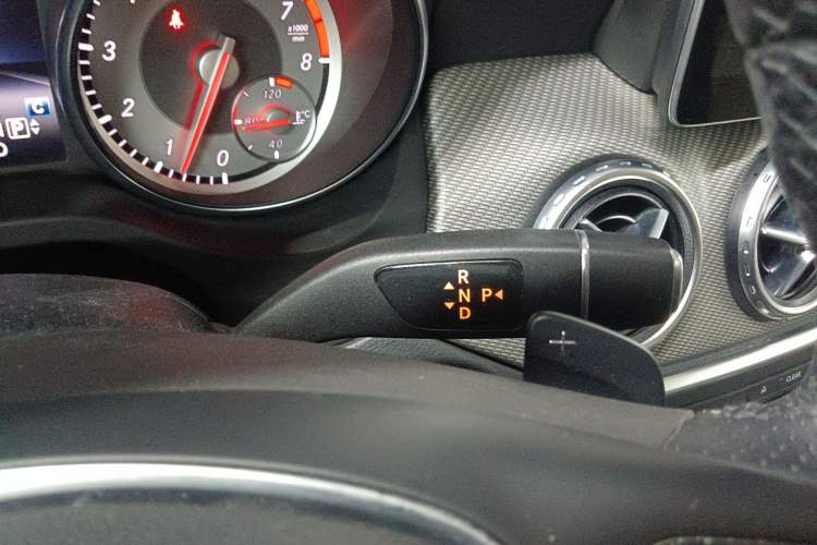 Used Mercedes-Benz GLA 2016 GLA 220 4MATIC Fashion Edition Gear Lever