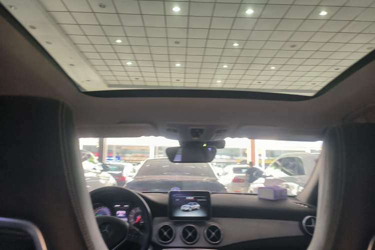 Used Mercedes-Benz GLA 2016 GLA 220 4MATIC Luxury Model Headliner