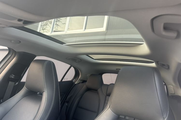 Used Mercedes-Benz GLA 2016 GLA 220 4MATIC Fashion Edition Headliner
