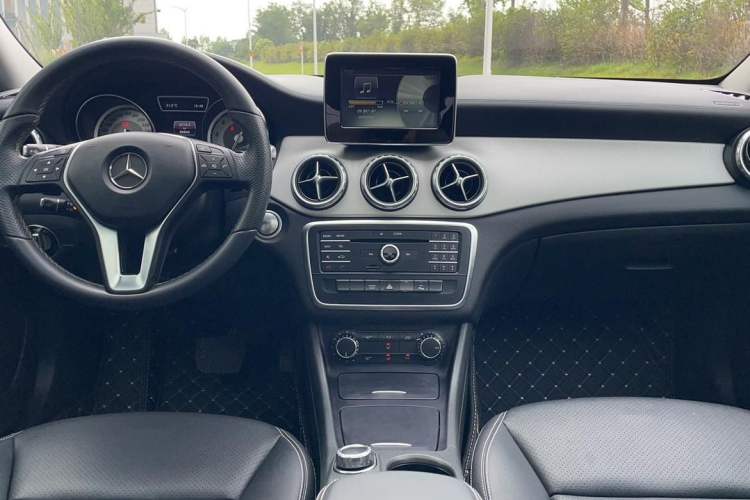 Used Mercedes-Benz GLA 2016 GLA 200 Fashion Model Interior 1