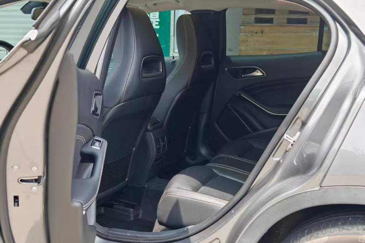 Used Mercedes-Benz GLA 2016 GLA 200 Sport Edition Interior 2