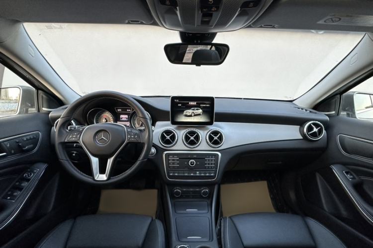 Used Mercedes-Benz GLA 2016 GLA 220 4MATIC Fashion Edition Interior 2