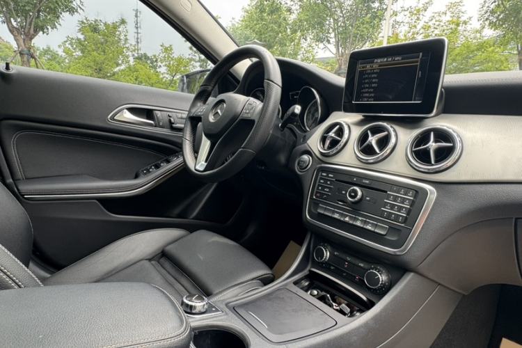 Used Mercedes-Benz GLA 2016 GLA 200 Fashion Model Interior 2