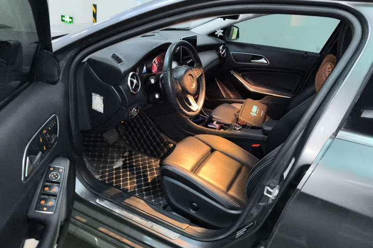 Used Mercedes-Benz GLA 2016 GLA 200 Sport Edition Interior 3