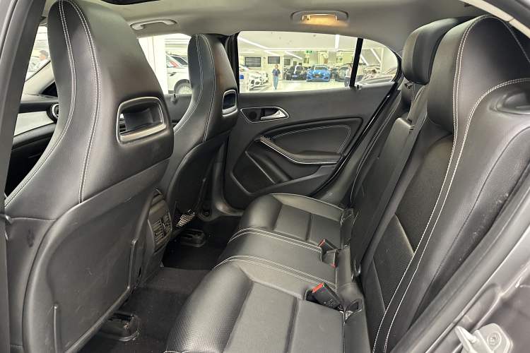 Used Mercedes-Benz GLA 2016 GLA 220 4MATIC Fashion Edition Interior 3