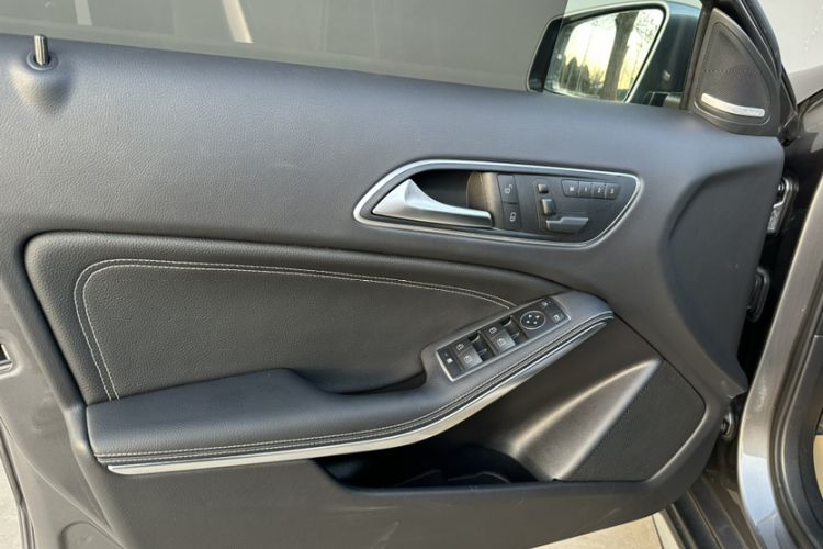 Used Mercedes-Benz GLA 2016 GLA 220 4MATIC Fashion Edition Interior 3
