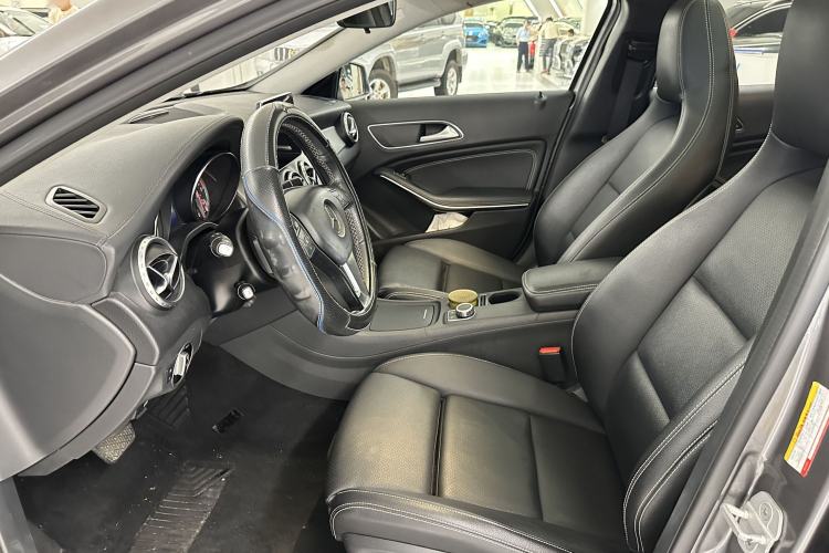 Used Mercedes-Benz GLA 2016 GLA 220 4MATIC Fashion Edition Interior 4
