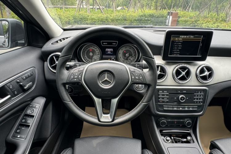 Used Mercedes-Benz GLA 2016 GLA 200 Fashion Model Interior 7