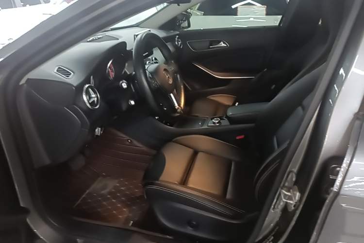 Used Mercedes-Benz GLA 2016 GLA 200 Sport Edition Left Front Seat