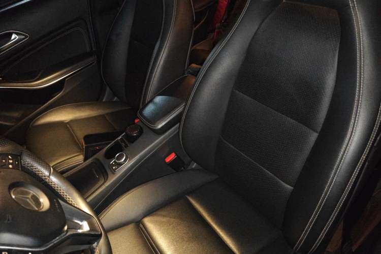 Used Mercedes-Benz GLA 2016 GLA 220 4MATIC Fashion Edition Left Front Seat